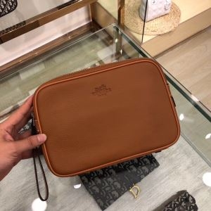 エルメス クラッチバッグ 新作 日常的なコーデにも大活躍 HERMES メンズ コピー ロゴ カジュアル ブランド 最高品質