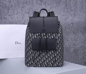 コーデに気品を与えるアイテム ディオール DIOR バックパ...