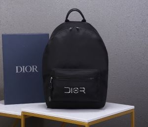 DIOR バックパック 新作 大人らしいスタイルにおすすめ メンズ ディオール コピー ブラック 大容量 通勤通学 最低価格