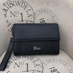 ディオール クラッチバッグ メンズ 素敵なコーデが完成 コピー DIOR ブラック レザー ロゴ 便利 相性抜群 ストリート 安い