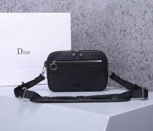 ディオール バッグ 定番 軽さをシックにプラス DIOR ショルダーバッグ メンズ コピー　ブラック 日常 おしゃれ 最高品質