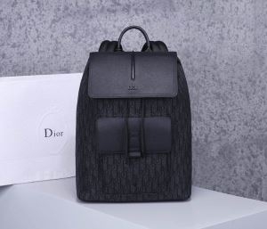 DIOR バックパック 限定 エレガントな装いに映え メンズ...