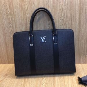 着こなしをシックに変化 Louis Vuitton ビジネス...