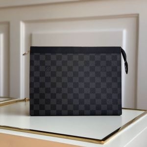 ルイヴィトン クラッチバッグ コーデ 軽やかさが楽しめる限定品 Louis Vuitton ストリート ブラック メンズ コピー 最低価格