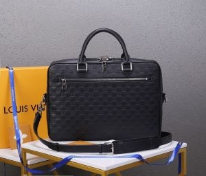 ルイ ヴィトン ビジネスバッグ コピー 究極的なシックさが実現 Louis Vuitton メンズ ブラック 通勤通学 大容量 VIP価格
