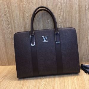 ビジネスバッグ Louis Vuitton 新作 大人カジュアルコーデに挑戦 メンズ ルイ ヴィトン コピー 激安 ブラック 通勤通学 セール