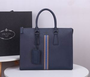 ビジネスバッグ PRADA 通販 耐久性の高さで気分上々 メンズ プラダ コピー ロゴ入り シンプル 日常 通勤通学 最安値