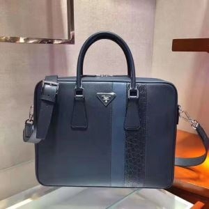 PRADA ショルダーバッグ メンズ デイリー着こなしを華やぐ限定品 プラダ バッグ コピー 2020新作 通勤通学 最高品質