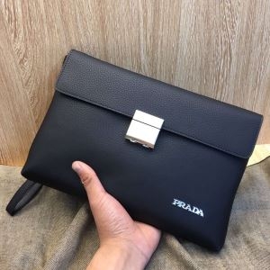 プラダ クラッチバッグ コピー こなれ感をキープ メンズ PRADA ブラック レザー 通勤通学 ブランド 日常 完売必至