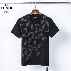 春夏を楽しむ着こなし術 半袖Tシャツ お洒落さんも憧れの存在 2色可選 フェンディ FENDI 20SS☆