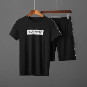 今や世界中から人気 ジバンシー GIVENCHY 2020年...