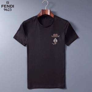 おしゃれの「主役」になる  2色可選 半袖Tシャツ コーデに季節感をプラスフェンディ FENDI