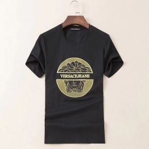 着こなしを上手にプラス ヴェルサーチ Tシャツ サイズ感 メ...