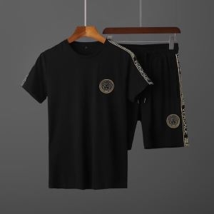 Tシャツ 新作 VERSACE 大人カジュアル感を足すアイテム メンズ ヴェルサーチ スーパーコピー ブラック 2020限定 VIP価格