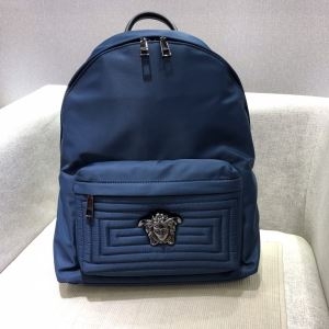 バックパック VERSACE 限定 コーデにシックさが混在 メンズ ヴェルサーチ バッグ コピー ブランド ストリート セール