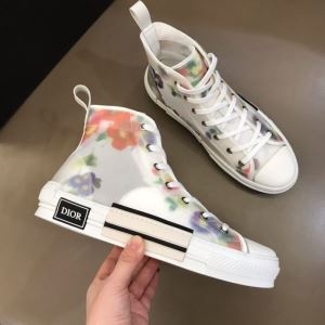 2020春トレンドカラー  ディオール DIOR 国内完売となっているレア商品 スニーカー話題をさらった新品