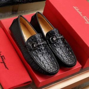 サルヴァトーレフェラガモ 手を出しやすいプライスも魅力 FERRAGAMO ローファー 2020年の新作アイテムは