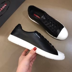 プラダ スニーカー 新作 大人こなれ感をかなえ PRADA ...