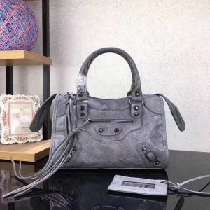 BALENCIAGA ショルダーバッグ 限定 抜群のシックさ...