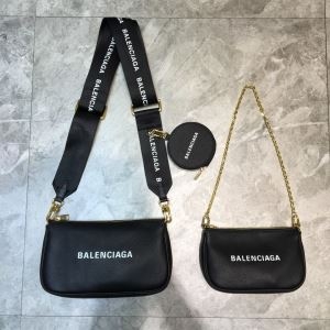 ショルダーバッグ 人気 BALENCIAGA ナチュラル感たっぷり レディース バレンシアガ スーパーコピー ブラック 限定品 完売必至