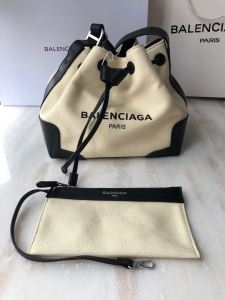 ショルダーバッグ バレンシアガ 洗練こなれ感をプラス BALENCIAGA バッグ 人気 レディース コピー 相性抜群 おしゃれ 激安