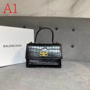 ショルダーバッグ 限定 BALENCIAGA 旬なコーデも手...