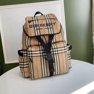 バックパック Burberry 新作 優しい着こなしに不可欠...