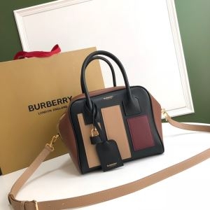 ショルダーバッグ Burberry 新作 華やかでシックに魅せるアイテム バーバリー 通販 レディース コピー ブランド VIP価格