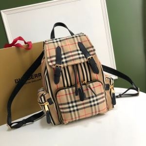 バーバリー Burberry バックパック シックなコーデの...