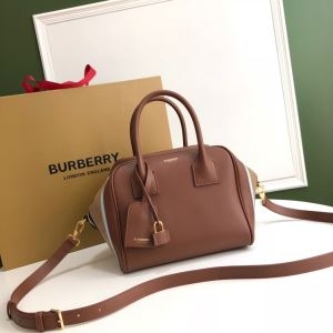 バーバリー ショルダーバッグ レディース 普段使いも合わせやすい Burberry コピー レザー 2020限定 おすすめ 最高品質