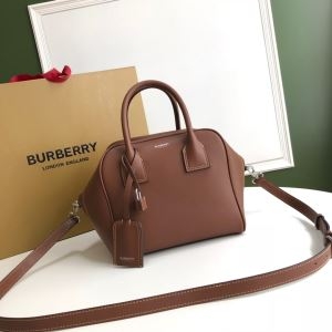 高いデザイン性で活躍 バーバリー Burberry ショルダ...