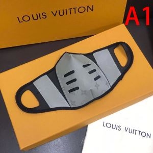 Louis Vuitton マスク 新作 シックな楽チン感満点 ルイ ヴィトン コピー 人気 2色 数量限定 モノグラム ストリート セール