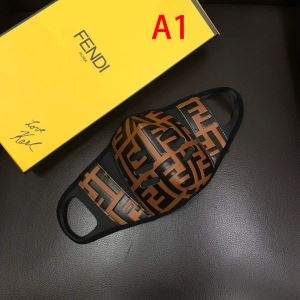 マスク FENDI 新作 大人めいた雰囲気が素敵 ブランド ...