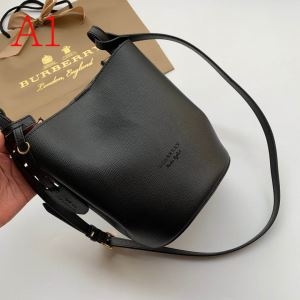 高いファッション性ある限定品 バーバリー ショルダーバッグ ...