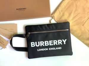 Burberry クラッチバッグ 人気 大人スタイルに役たつ...