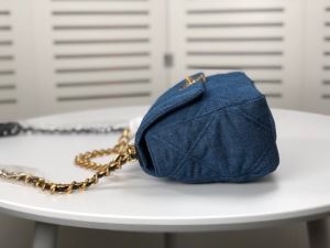 シャネル ショルダーバッグ コピー 軽快な印象がポイント レディース CHANEL ネイビー 限定品 チェーン ブランド VIP価格