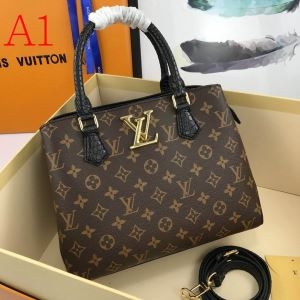 こなれた清潔感あるアイテム Louis Vuitton ショルダーバッグ レディース ルイ ヴィトン 通販 コピー 通勤通学 日常 完売必至