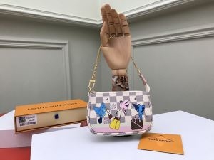 ルイ ヴィトン ショルダーバッグ 人気 上品なこなれ感を強調 Louis Vuitton レディース コピー 2020限定 ストリート セール