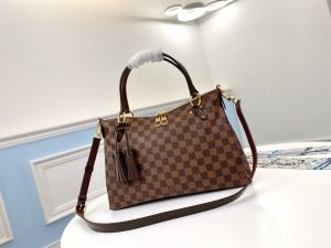 高いデザイン性が強調 Louis Vuitton ショルダー...