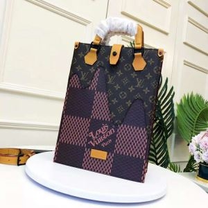 Louis Vuitton ショルダーバッグ 定番 コーデに...