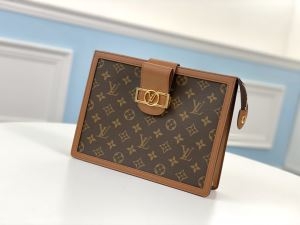 Louis Vuitton クラッチバッグ 優しく見せるスタ...