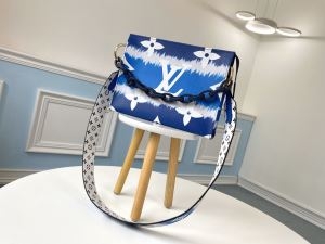 ルイヴィトン ショルダーバッグ 人気 一気に柔らかさを感じ Louis Vuitton レディース コピー 大容量 限定 ストリート セール