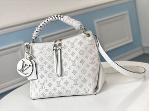 気品あるコーデに挑戦 ルイヴィトン ショルダーバッグ 新作 Louis Vuitton ホワイト レディース 2020SS コピー 最高品質 M56201