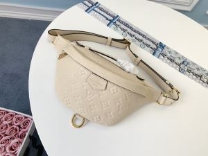 ルイ ヴィトン ショルダーバッグ コピー モダンなデザインで活躍 Louis Vuitton レディース ベージュ 2020限定 ブランド 格安