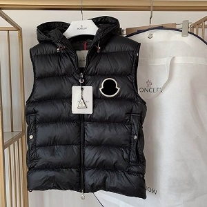 2020秋冬の人気アイテムMONCLER ダウンジャケット ...