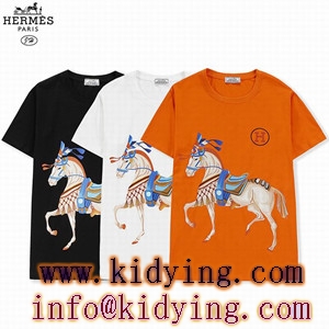 シルエットやサイズ感で遊び過ぎない程度に着こなすこと エルメスｔシャツ HERMES ロゴ 偽物 ３色展開