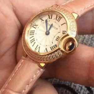 2016  カルティエ  CARTIERデザイン性の高い 3針クロノグラフ 日付表示 女性用腕時計