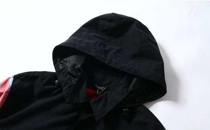 防寒性に優れたジャケットメンズコーデのシュプリーム コピー、supremeのフード付きの4色ボタンとファスナー開閉式の男子コート.