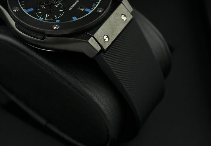 ウブロ 時計 ビッグバン ウニコ ブラック セラミック ブレスレット お気に入りの自動巻き 5針 hublot メンズウォッチ.