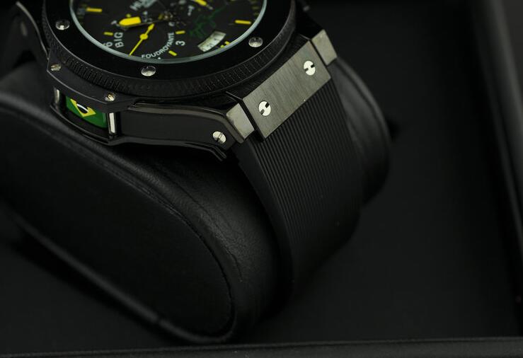 ウブロ 時計 メンズ クラシック フュージョン 品質保証高品質の自動巻き デイト チタニウム 黒 hublot メンズウォッチ.